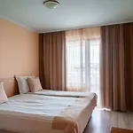 Perla Plaza Hotel ホテル 3*