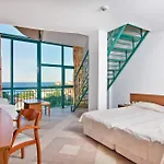 ホテル Perla Plaza Hotel 3*