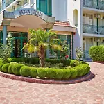Perla Plaza Hotel ホテル