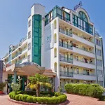 ホテル Perla Plaza Hotel 3*