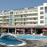 Perla Plaza Hotel ホテル