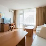 Perla Plaza Hotel 3* プリモルスコ