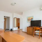 Perla Plaza Hotel ホテル 3*