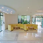 ホテル Perla Plaza Hotel