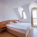 Perla Plaza Hotel 3*