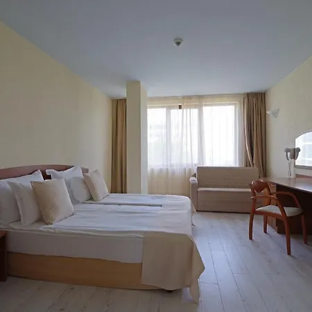 Hotel Perla Plaza 3*