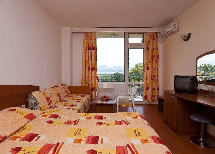 Hotel Perla Plaza 3*