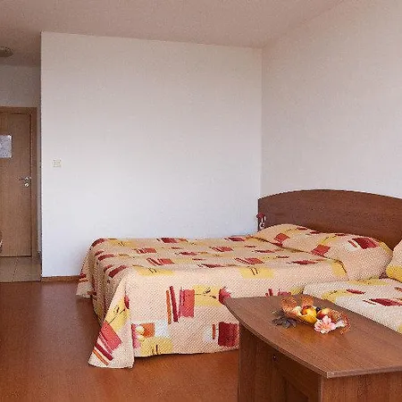 Perla Plaza Hotel 3*