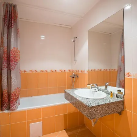 Hotel Perla Plaza Hotel 3*