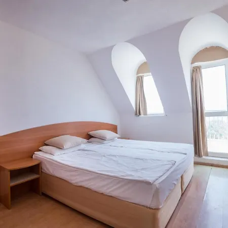 Perla Plaza Hotel 3*