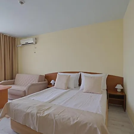 Hotel Perla Plaza Hotel 3*