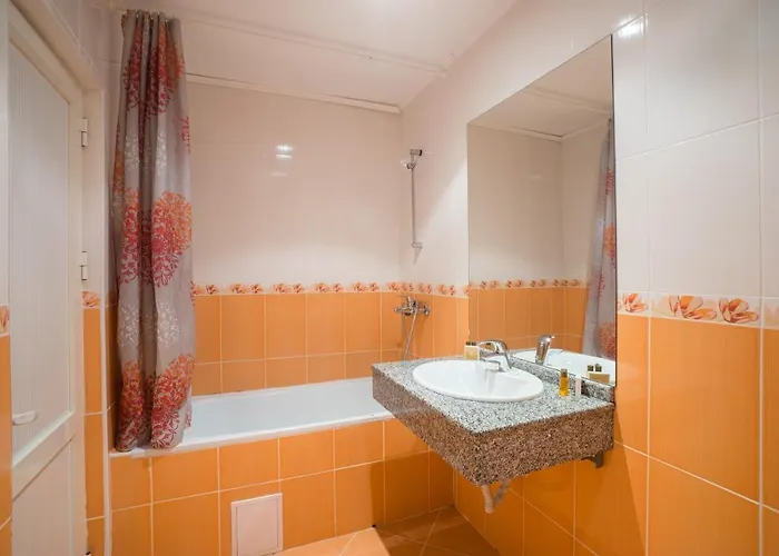 فندق Perla Plaza 3*