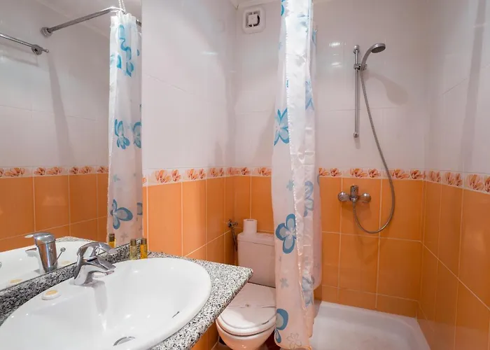 מלון Perla Plaza 3*