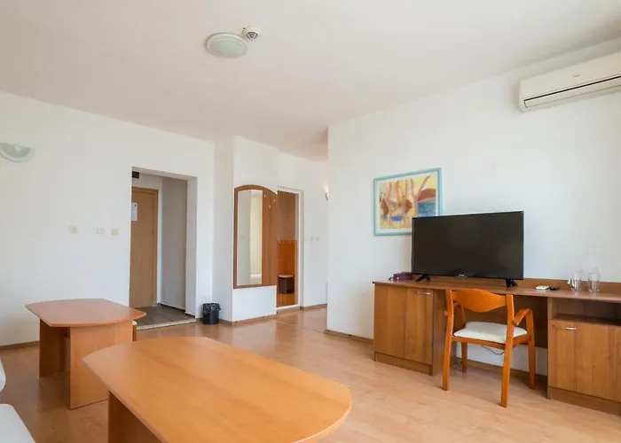 Perla Plaza מלון 3*