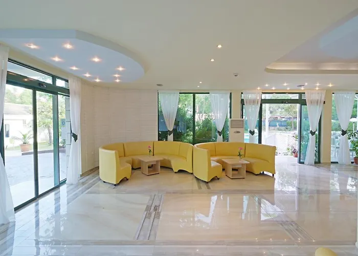 מלון Perla Plaza