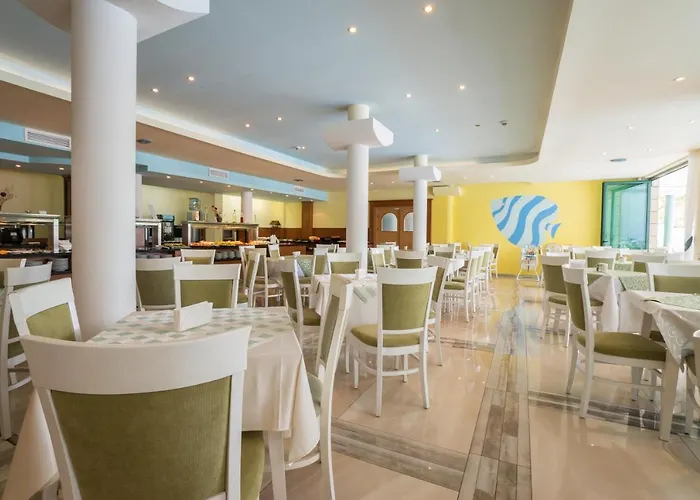 فندق Perla Plaza 3*