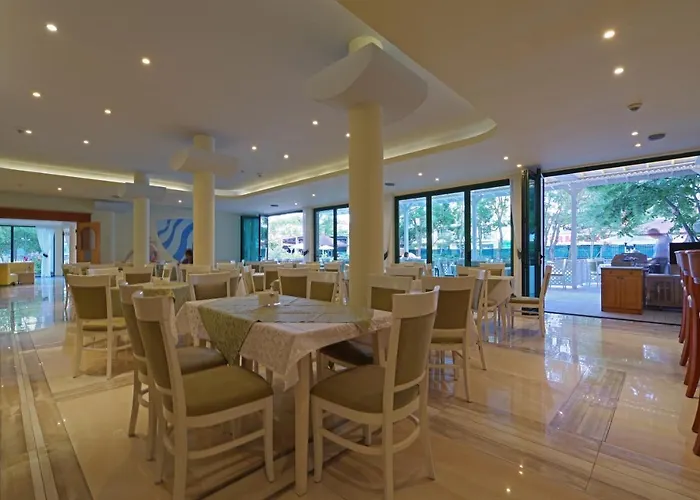 Perla Plaza מלון פרימורסקו